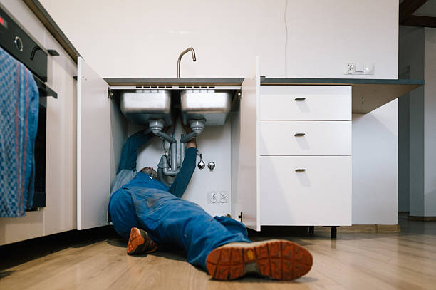Professional Gas Line Repair technician working in Metaline Falls, WA